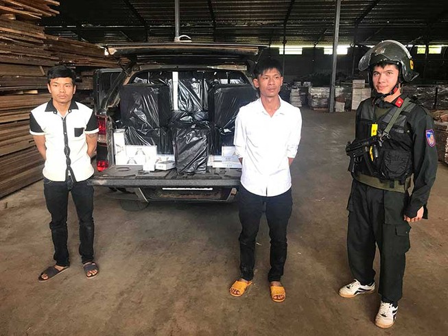 ‘Phong bì, lót tay bao nhiêu cho một kiện hàng?’