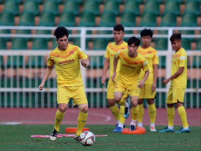 Đình Trọng ra sân trong trận U-23 VN thua U-23 Bahrain 1-2