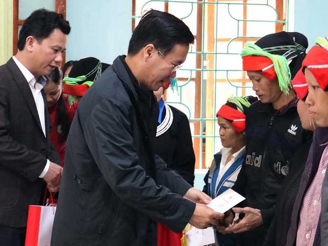 Ông Võ Văn Thưởng thăm, tặng quà tết cho hộ nghèo tại Hà Giang