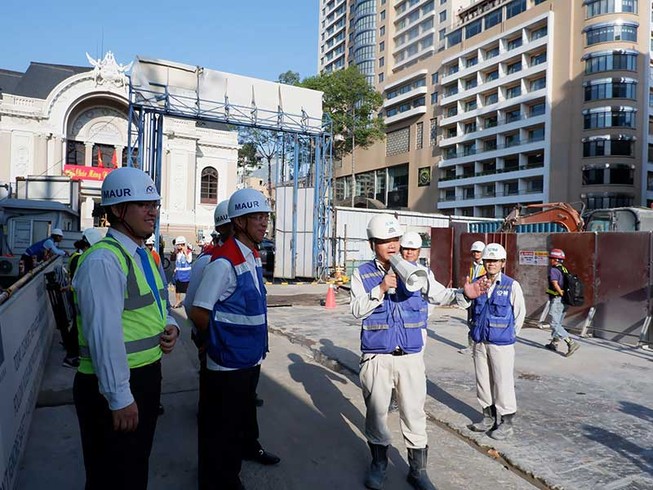 Công trường metro tất bật những ngày cuối năm