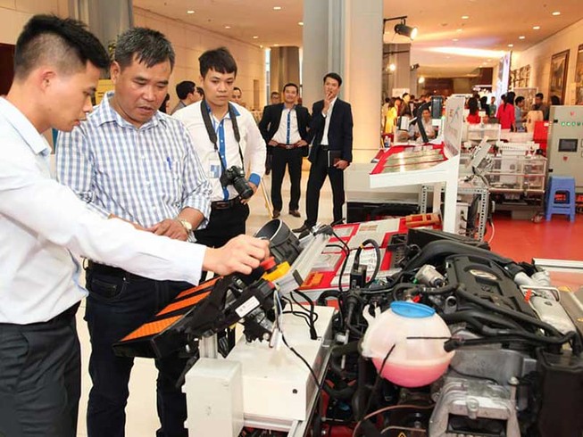 Đề xuất phương án ứng phó robot ‘cướp’ việc