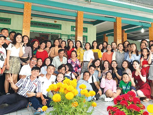 Dòng tộc 100 người họp mặt đầu năm