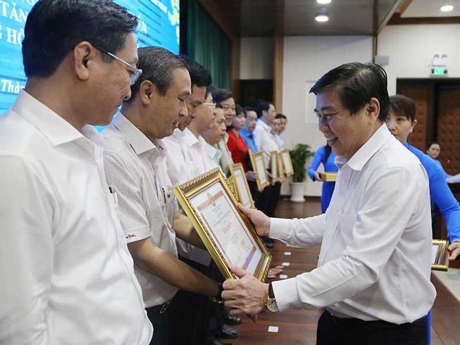 Chủ tịch UBND TP.HCM: Tập trung làm việc ngay sau tết