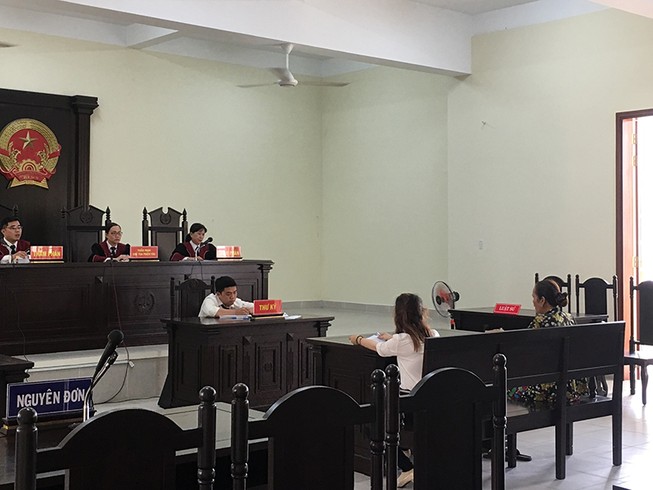 Phía sau vụ cô làm chết ao sen của cháu