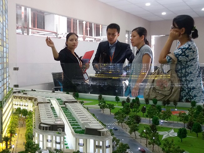 Sàn giao dịch BĐS điêu đứng vì tác động kép