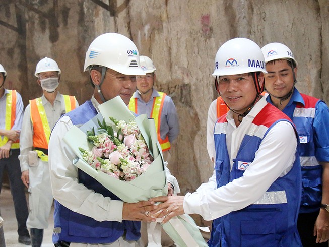 TP.HCM: Thông toàn tuyến metro số 1