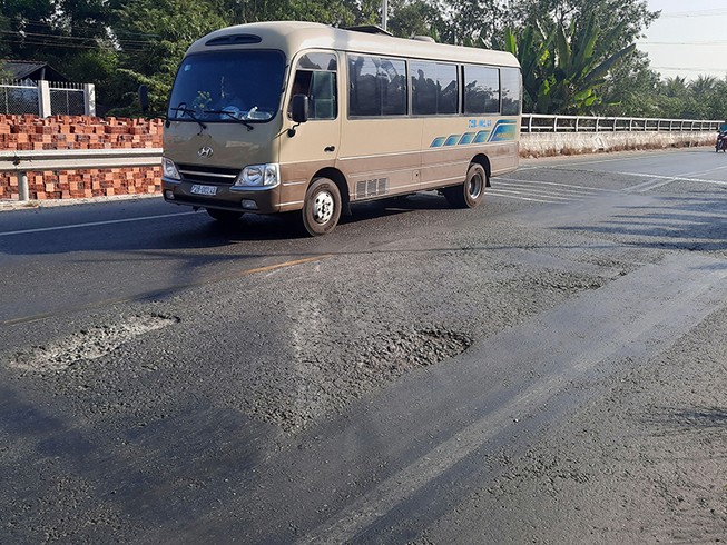Tuyến tránh Cai Lậy có nhiều đoạn xuống cấp, không an toàn