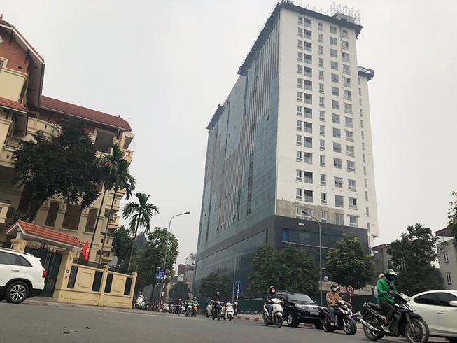 Nhà 8B Lê Trực vẫn tiếp tục thách thức chỉ đạo của Thủ tướng