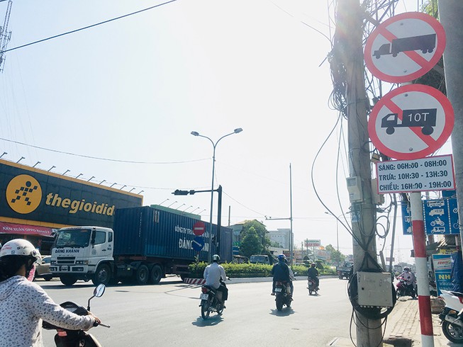 Doanh nghiệp kêu khổ vì đường độc đạo bị cấm