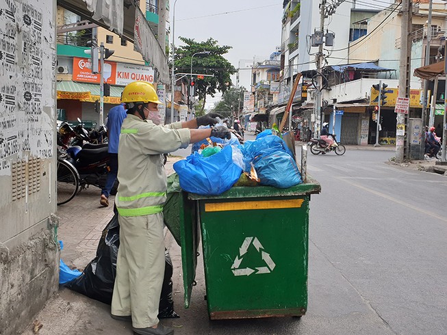 Tìm phương án giải quyết lượng rác ‘khủng’ ở TP.HCM