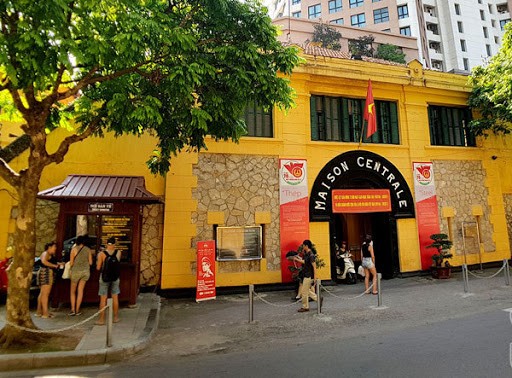 Nhiều di tích ở Hà Nội tạm dừng đón khách