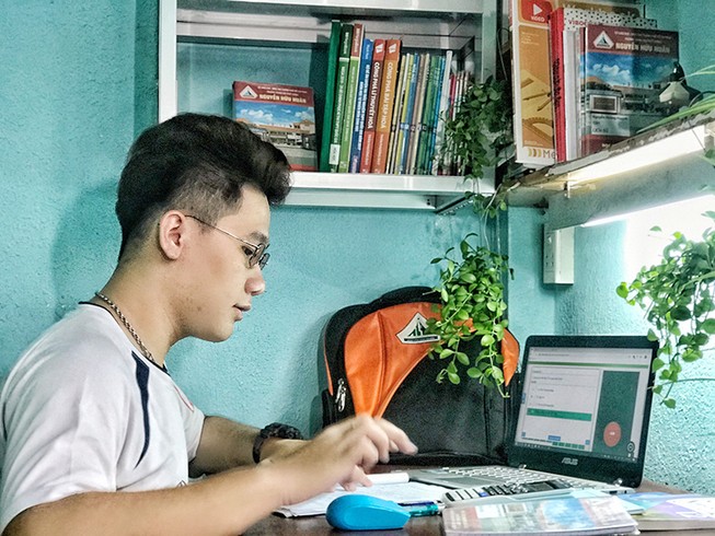 Tránh dịch COVID-19, tăng cường dạy trực tuyến