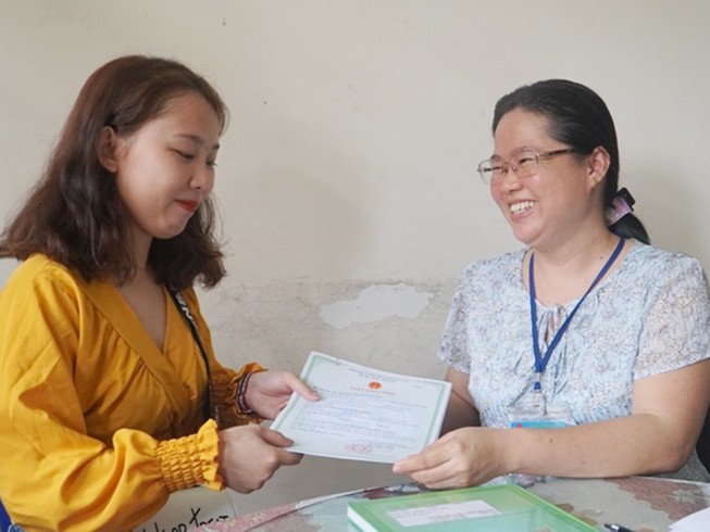 Hạnh phúc sau 17 năm mới có giấy khai sinh