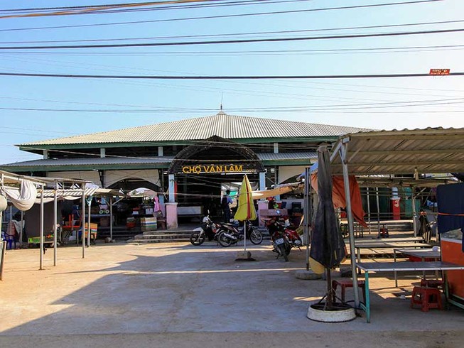 Người dân Ninh Thuận tự giác đi cách ly chống dịch