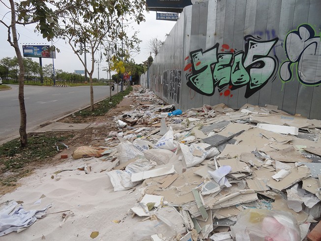 Bãi rác giữa đô thị