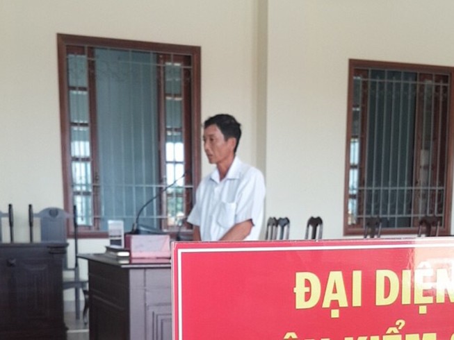 Làm giả giấy tờ, cùng lúc lấy 2 vợ