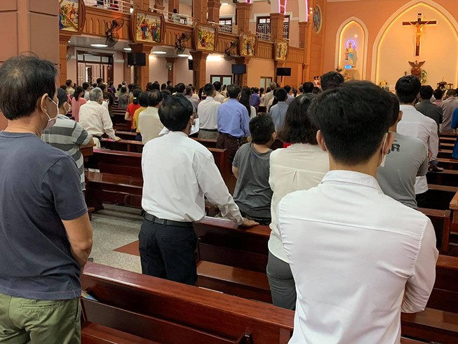 Tạm ngưng cử hành thánh lễ ở TP.HCM