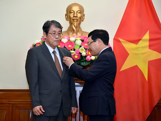 Trao huân chương Hữu nghị tặng đại sứ Nhật Bản tại Việt Nam