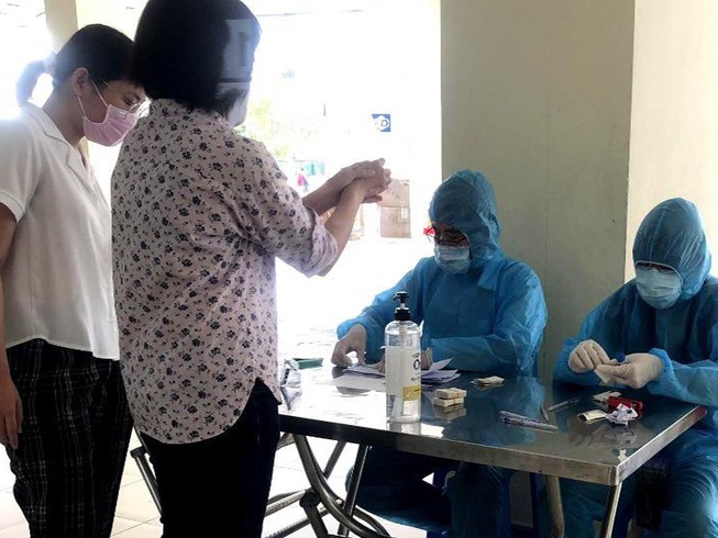 Trải lòng của người mặc blouse trắng trong khu cách ly