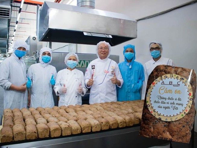 Tri ân y, bác sĩ tuyến đầu chống dịch