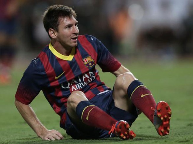 Messi và Ronaldo giảm lương giúp CLB trong cơn khủng hoảng