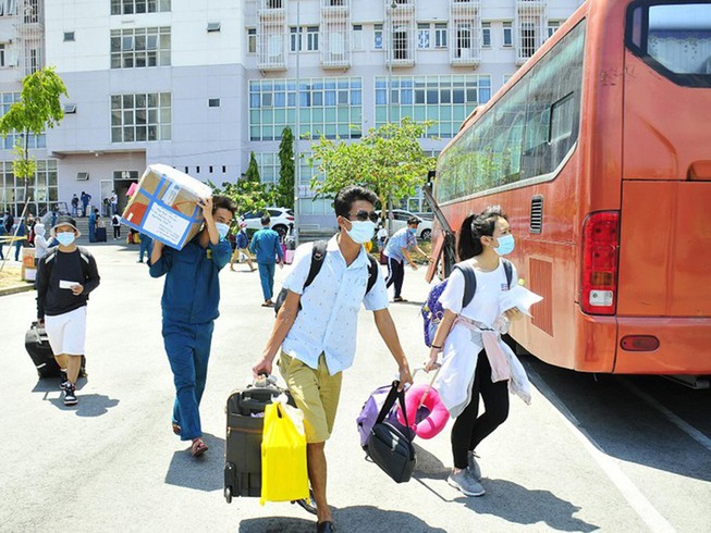 Hàng ngàn người ở TP.HCM và Bình Dương hoàn thành cách ly