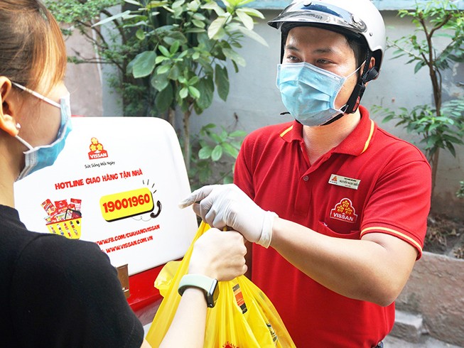 Giữa dịch COVID-19, nhiều nhà máy vẫn chạy tốt