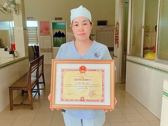 Nữ hộ lý xót lòng xa con gái lúc vượt cạn