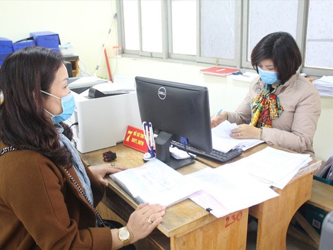 Dịch COVID-19: Ai được nhận lương hưu, trợ cấp BHXH tại nhà?