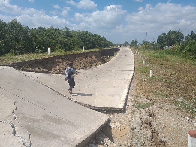 Sụt lún, sạt lở bủa vây miền Tây