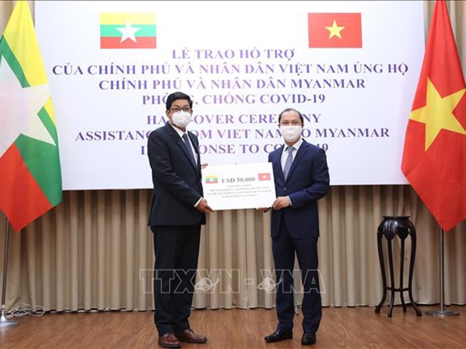 Việt Nam hỗ trợ Myanmar phòng, chống dịch COVID-19
