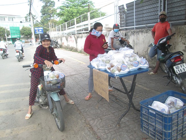 Những phần cơm nghĩa tình trong mùa dịch