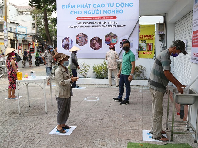 Nhiều nơi thực hiện nghiêm cách ly xã hội