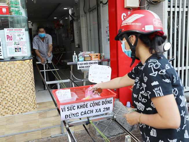 TP.HCM, Hà Nội mở cửa một số hoạt động kinh doanh