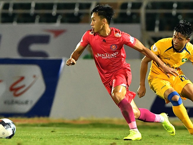 V-League chấp nhận đá không khán giả