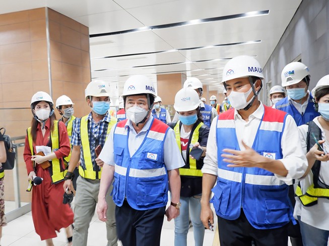 Ga Nhà hát Thành phố của tuyến metro số 1 cán đích trước 30-4