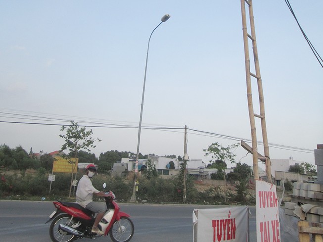 Trụ cáp viễn thông bằng thang tre