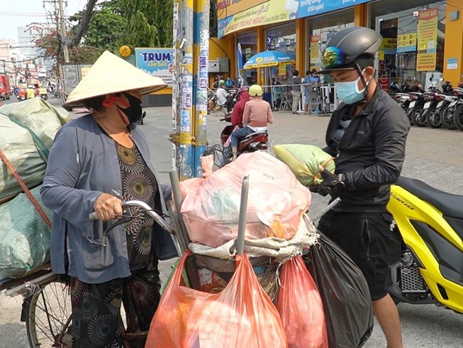 Chuyện chàng Lộc ‘trâu’ 7 năm nấu, phát cơm miễn phí