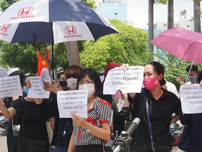 Phụ huynh trường quốc tế phản đối học phí mùa dịch
