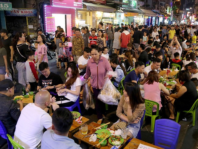 Trừ vũ trường, karaoke, các dịch vụ khác được mở cửa lại