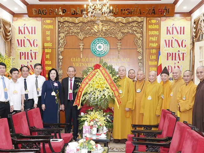 Phó Thủ tướng thường trực chúc mừng Giáo hội Phật giáo