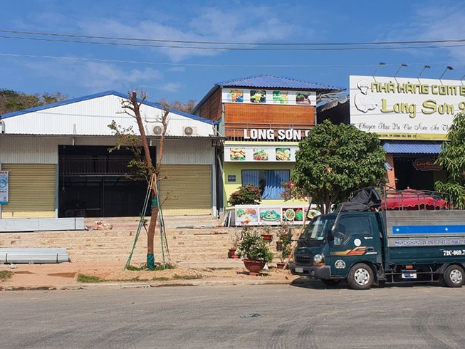 Xây dựng không phép tràn lan quanh Khu hóa dầu miền Nam
