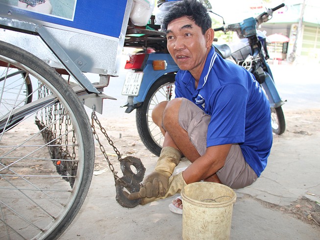 Hành trình tử tế của ông thợ điện chuyên đi hút đinh