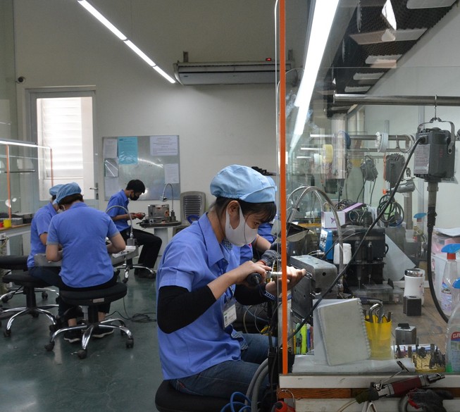 Cú lội ngược dòng thành công của tivi, điện thoại thông minh