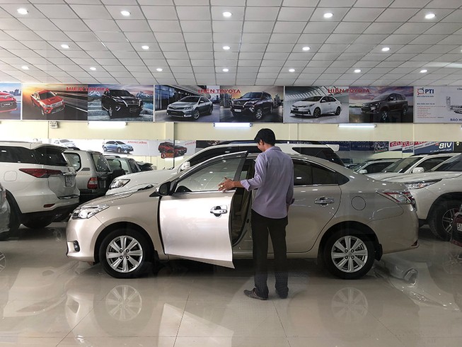 Đòn đau giáng xuống ngành du lịch, ô tô, dệt may