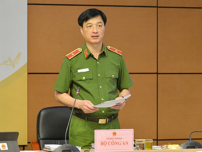 Bỏ điều kiện riêng về thường trú ở các thành phố lớn?