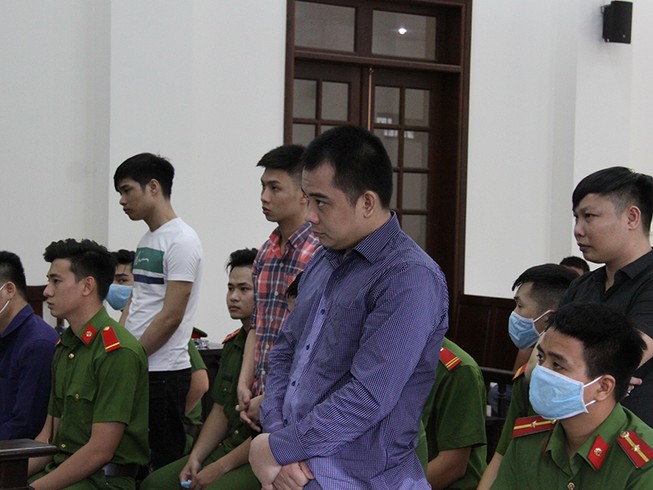 Nhóm Giang ‘36’ vây xe công an lãnh án