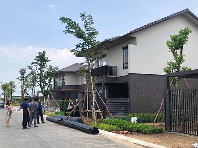 Giá nhà, đất không giảm, nhà đầu tư vẫn chi đậm
