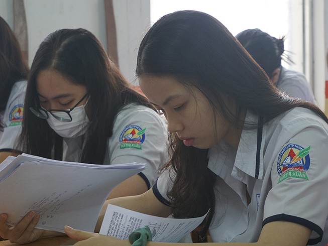 Chạy đua ôn thi cho học sinh lớp 12
