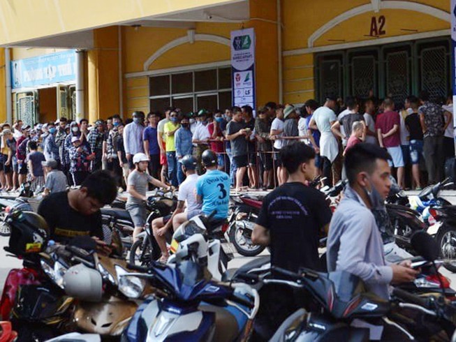 Bóng tại Việt Nam lăn trở lại sớm nhất Đông Nam Á